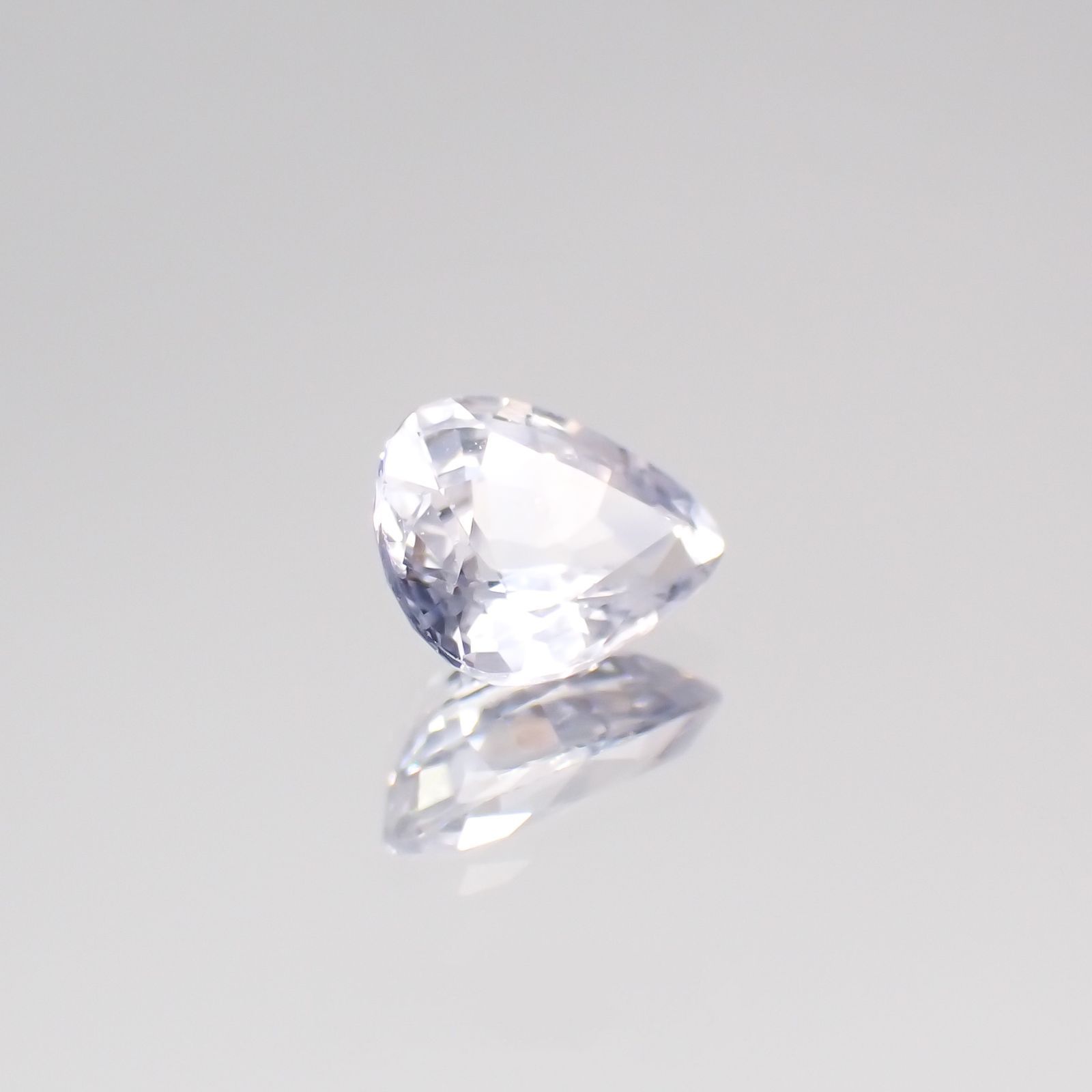 アイスブルーサファイア スリランカ・マダガスカル産 ルース 0.38ct[210611162]5.1×4mm前後