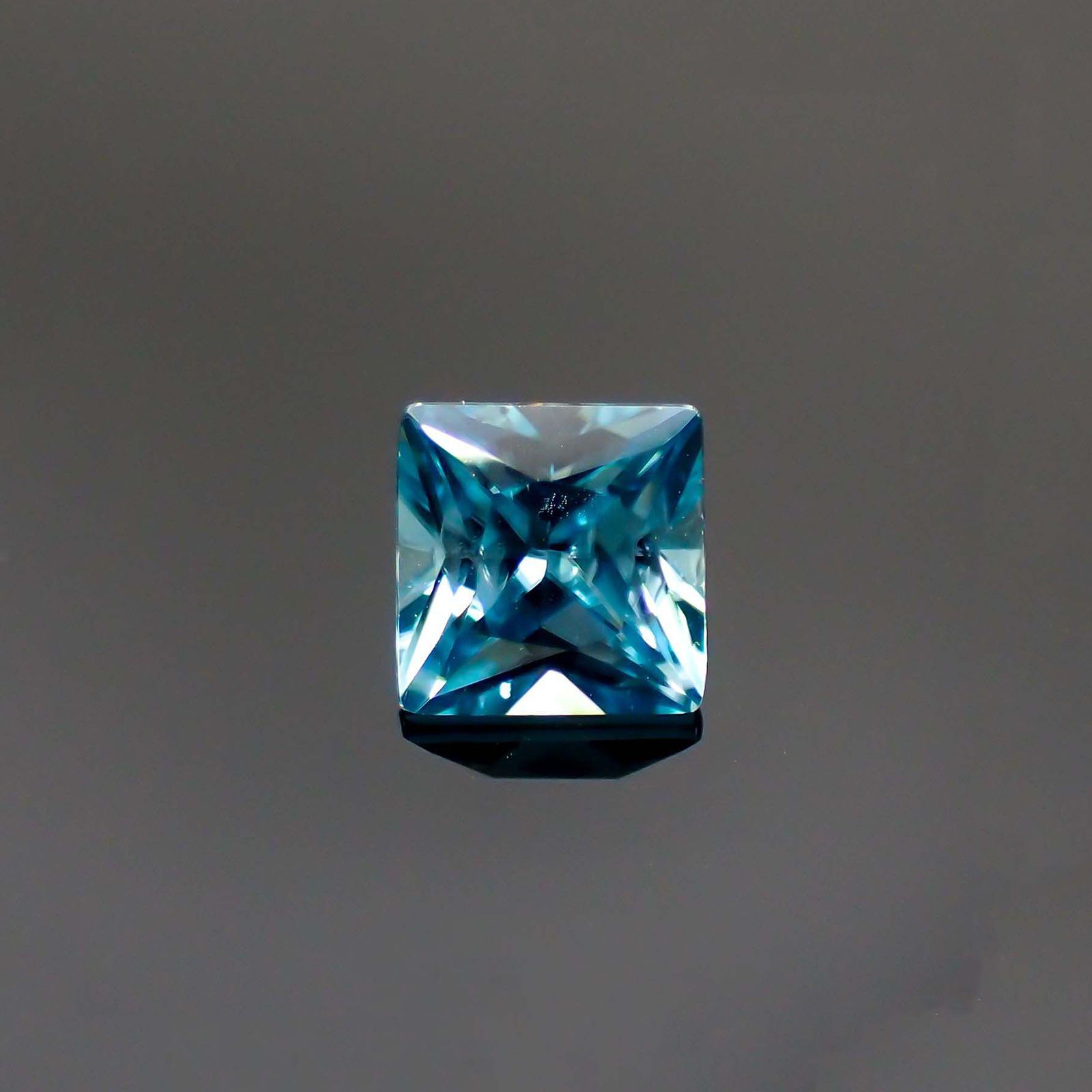 ◇プリンセスカット◇ブルージルコン(宝石名ジルコン) カンボジア産 1.05ct 識別済[210913436]5.1×5.1mm前後