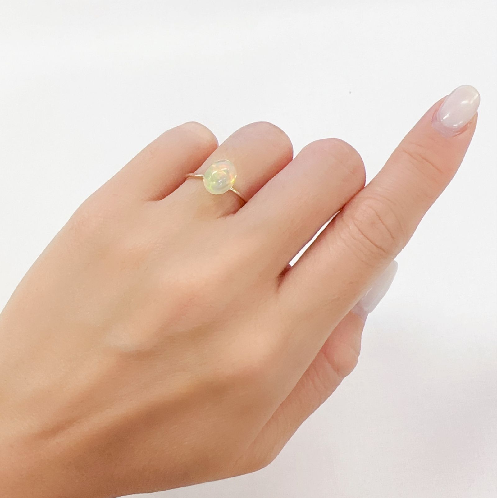 エチオピアオパール(宝石名オパール)エチオピア産 1.647ct ソ付(彩珠)[230722912]8.8x6.9mm前後