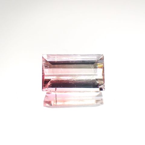 バイカラートルマリン(宝石名バイカラー・トルマリン)ブラジル産 1.241ct ソ付(彩珠)[230622373]7.8x4.6mm前後