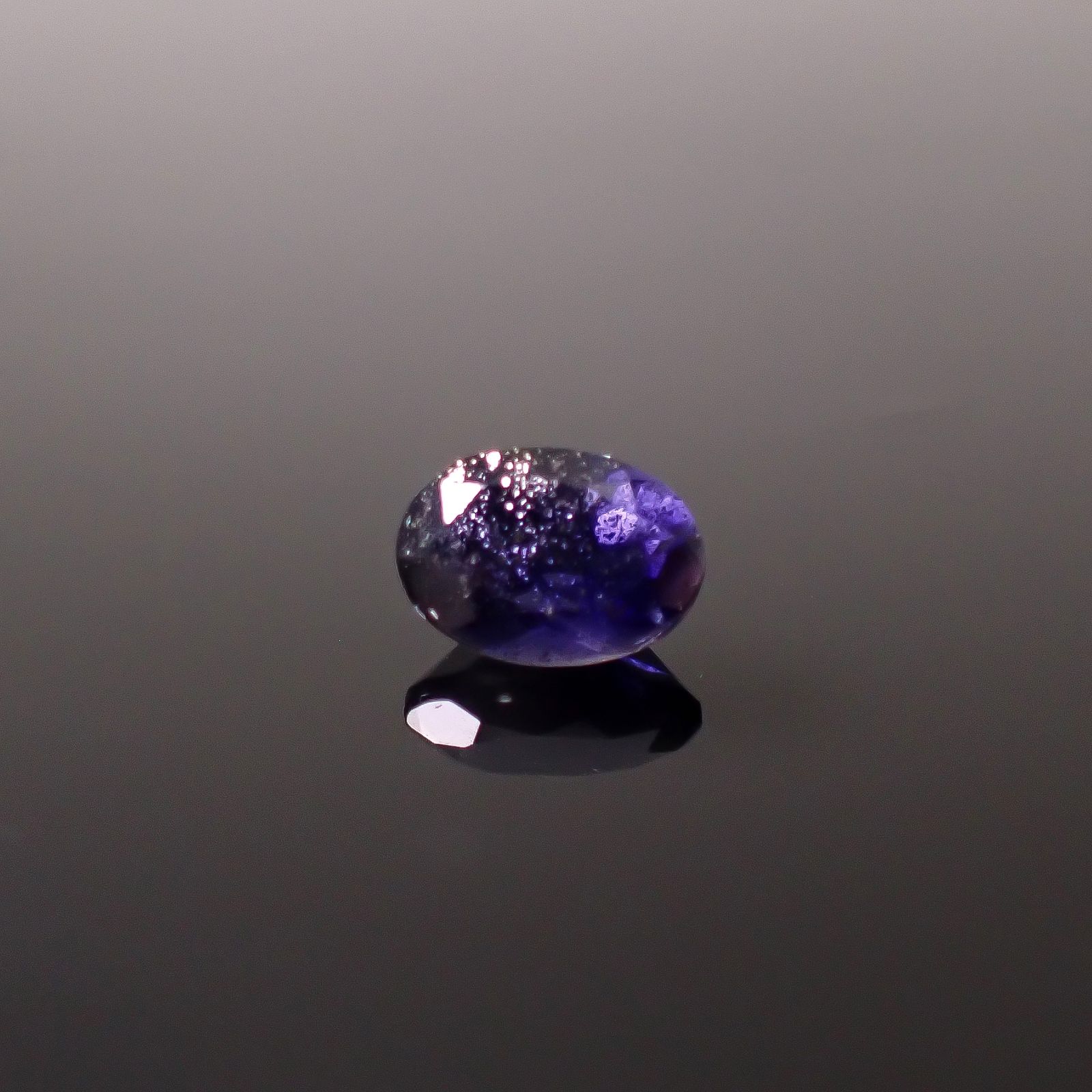 アイオライトサンストーン インド/ブラジル産 0.72ct / 7x5mm前後 [260231668]