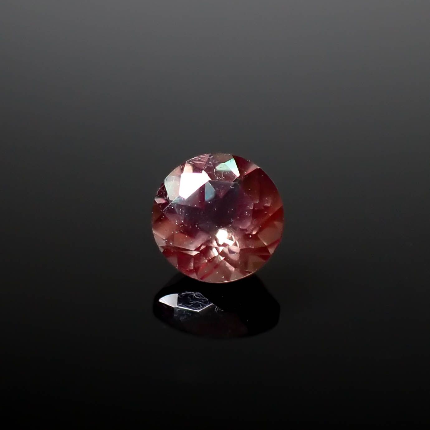 バイカラーアンデシン モンゴル産 0.46ct [250129705]5.1x5.1mm前後