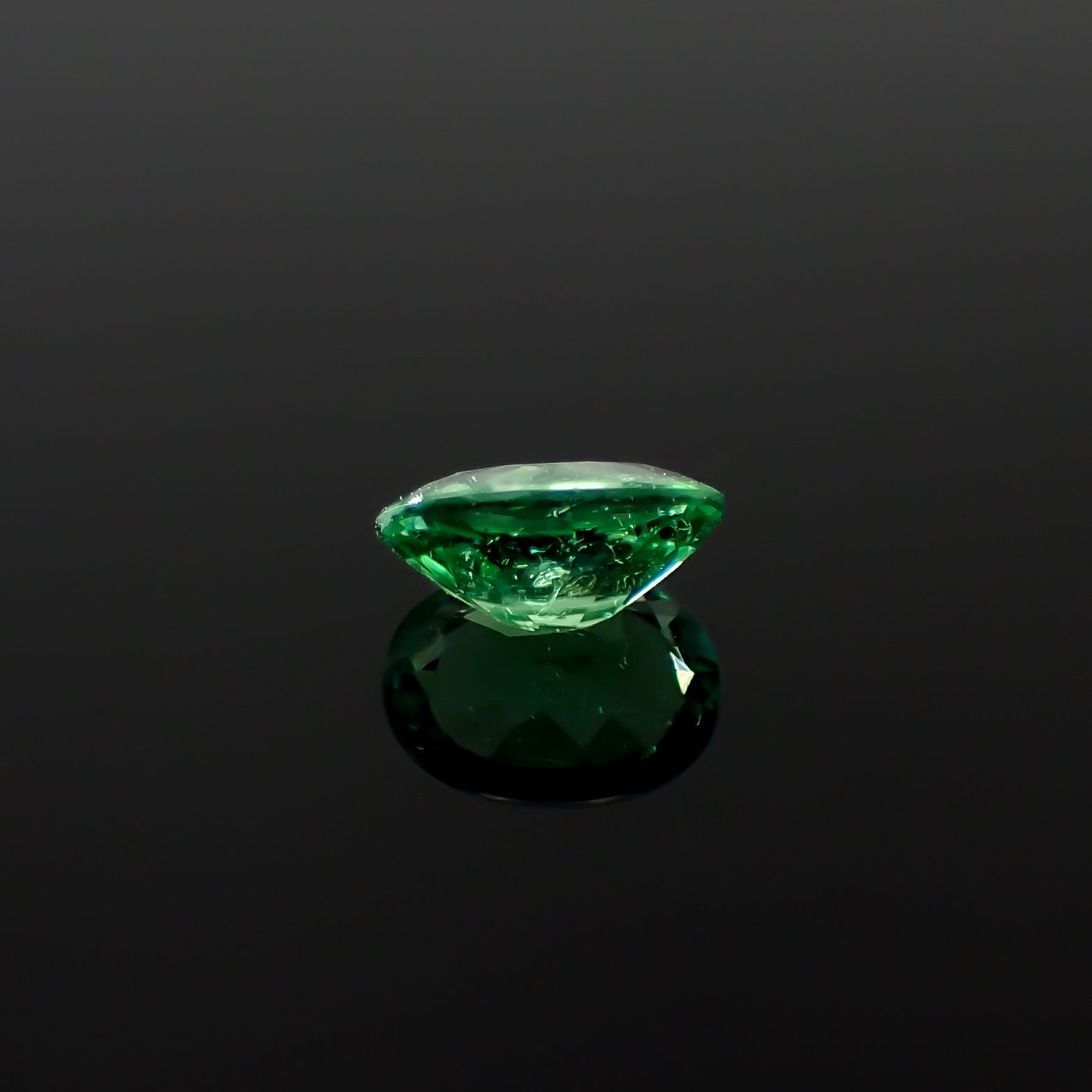 パライバトルマリン ブラジル・パライバ州バターリャ鉱山産 0.54ct[240928734]6.1x4.7mm前後