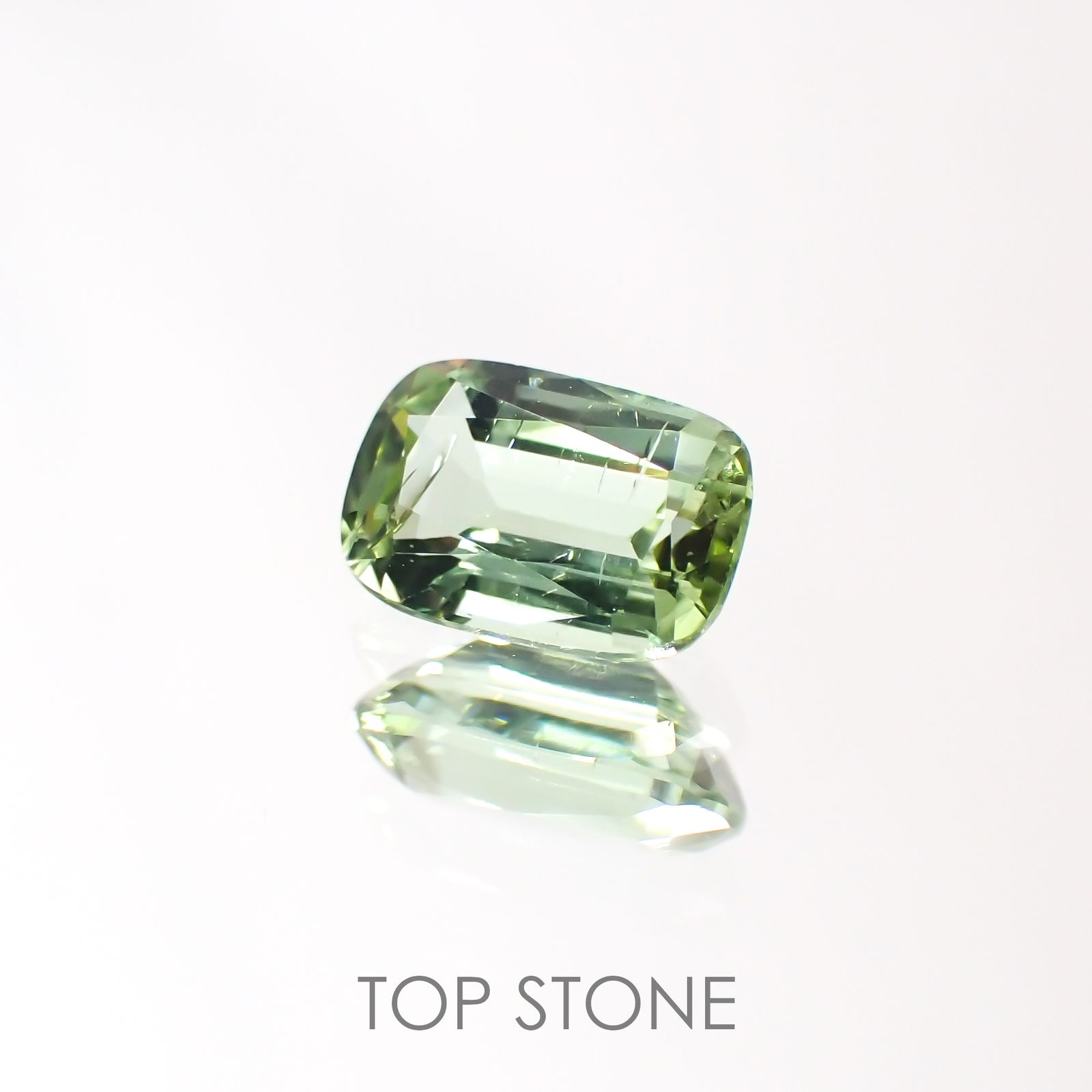 ミントトルマリン(宝石名グリーン・トルマリン) アフガニスタン産 0.67ct 識別済[211013621]6.6×4.3mm前後