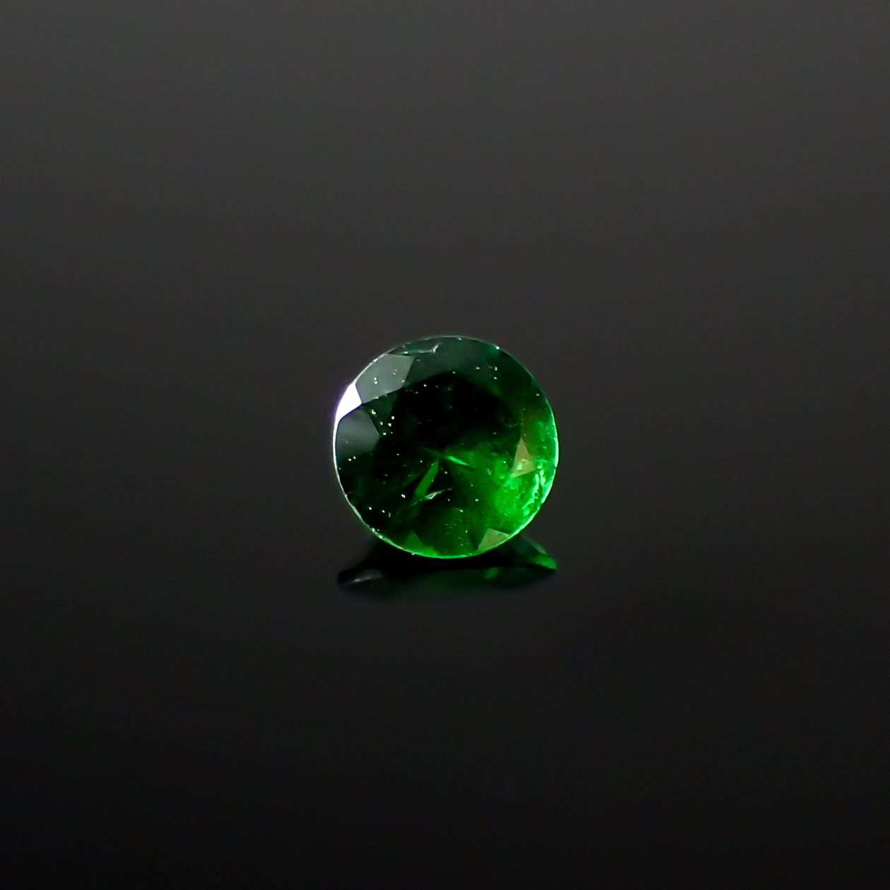 ツァボライト(宝石名グリーン グロッシュラー・ガーネット)タンザニア産 0.13ct 識別済[240226093]3.1x3.1mm前後