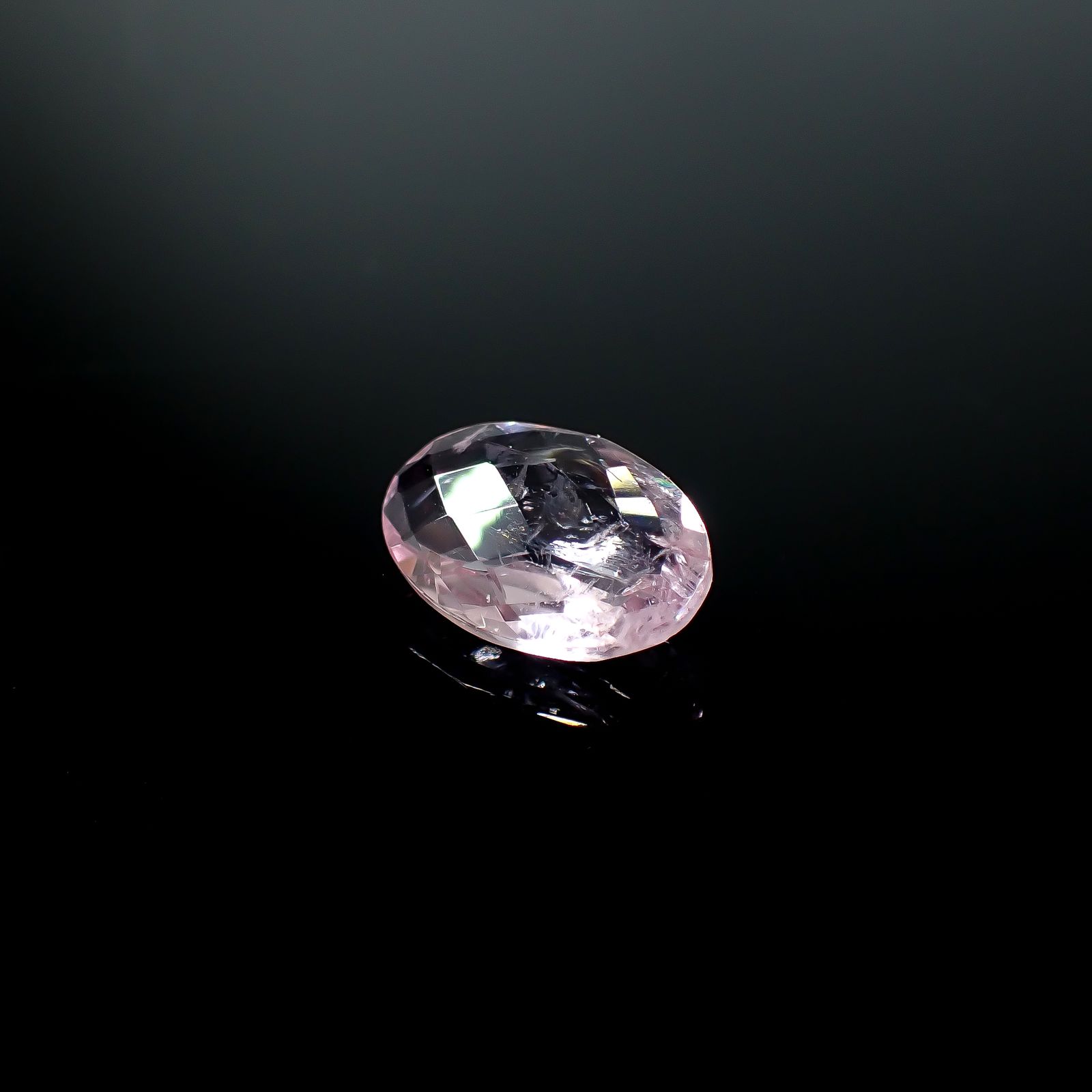 ◇チェッカーカット◇モルガナイト ブラジル産 3.93ct [250730870]13.9x9.2mm前後