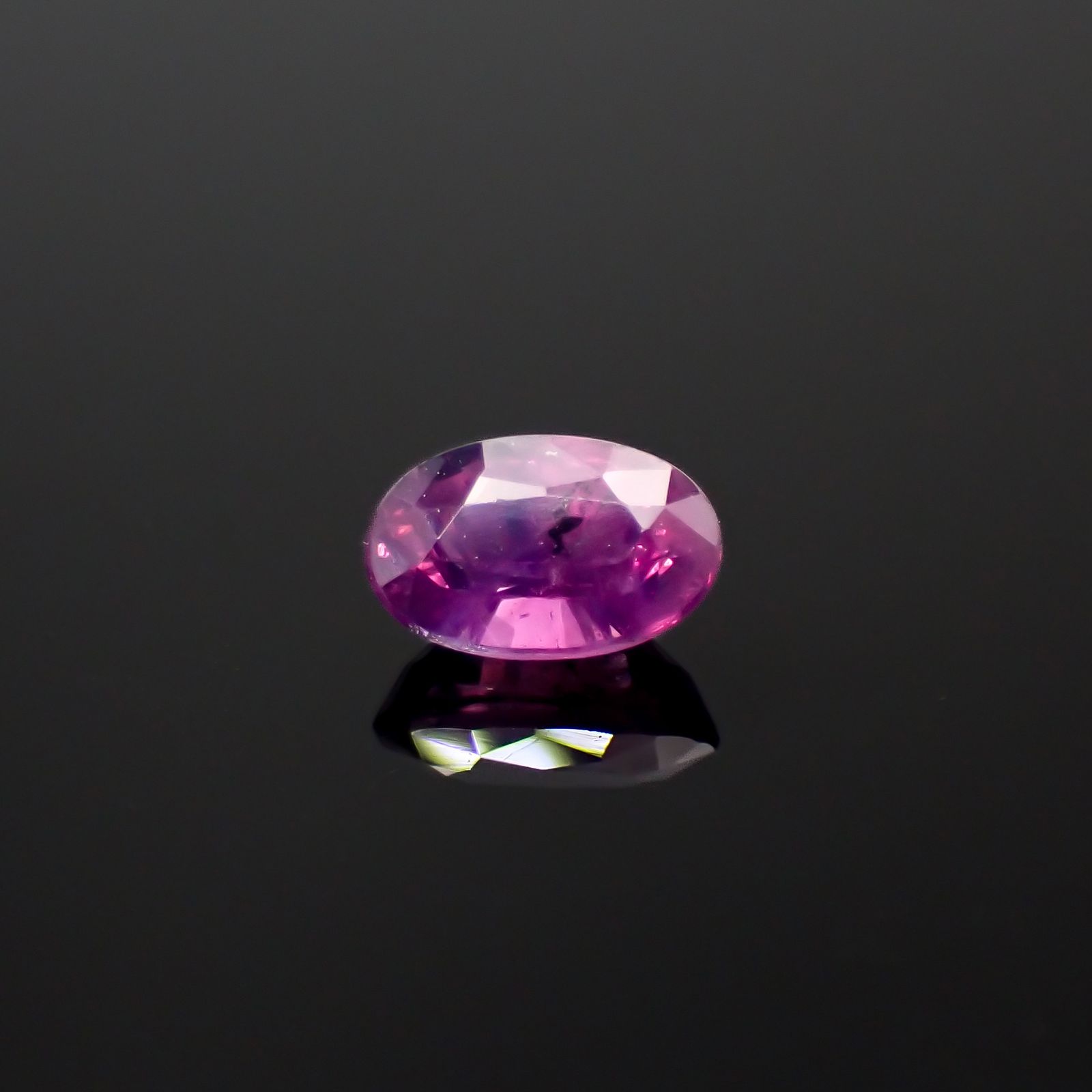 パープルサファイア 非加熱 パキスタン・カシミール地方産 0.74ct[240628402]6.2x3.9mm前後