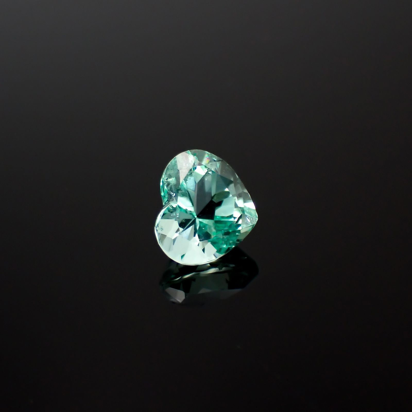 ノンオイルエメラルド(宝石名エメラルド)コロンビア産 1.385ct 日独鑑付[240929127]6.78x7.8mm前後