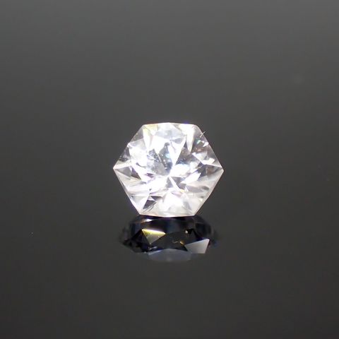 ◇ヘキサゴンカット◇カラーレスジルコン(宝石名ホワイト・ジルコン)スリランカ/カンボジア産 0.86ct 識別済[220114275]4.8x4.8mm前後