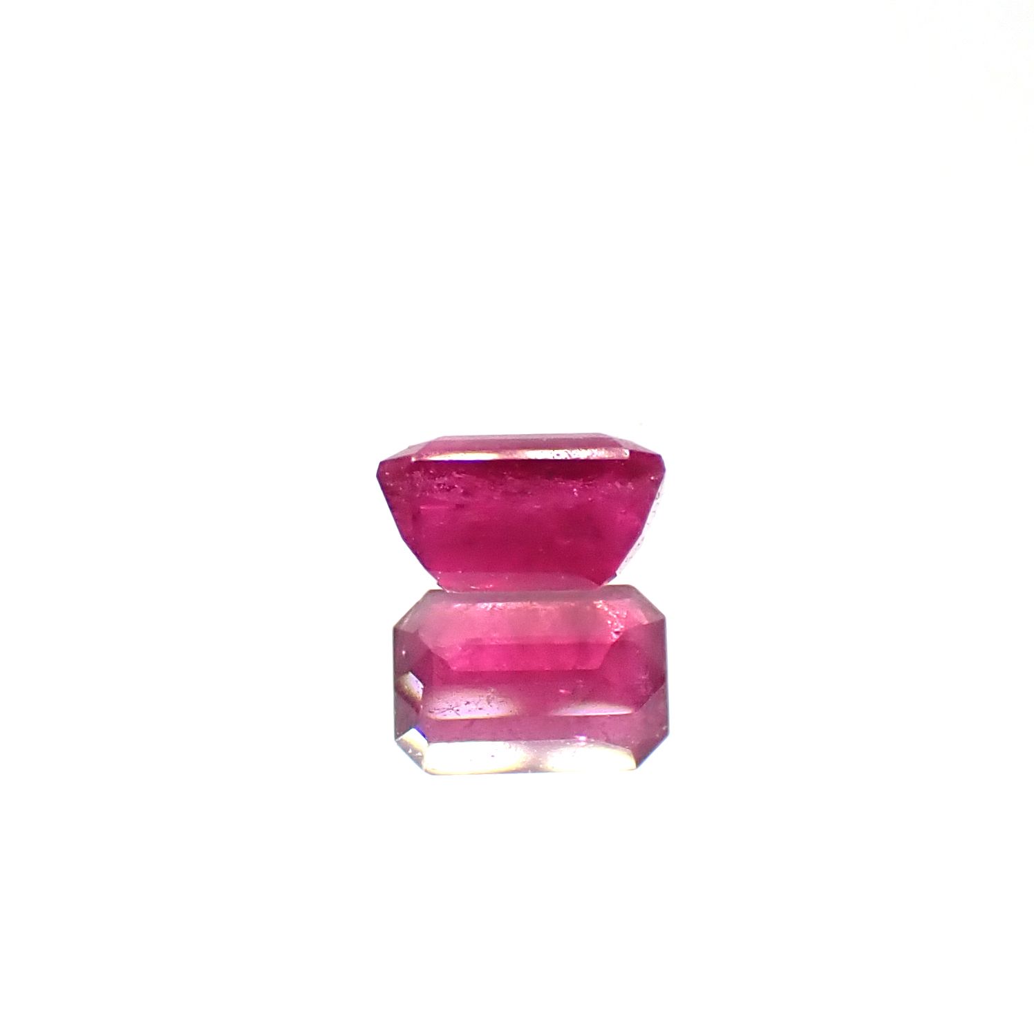 レッドベリル/ピンクベリル アメリカ・ユタ州産 0.18ct [250530373]4x2.7mm前後