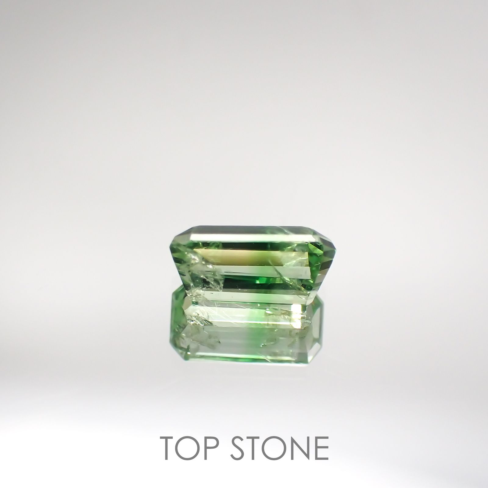 バイカラーツァボライト(宝石名グリーン グロッシュラー・ガーネット) タンザニア産 0.71ct 識別済[210711573]6.6×3.5mm前後