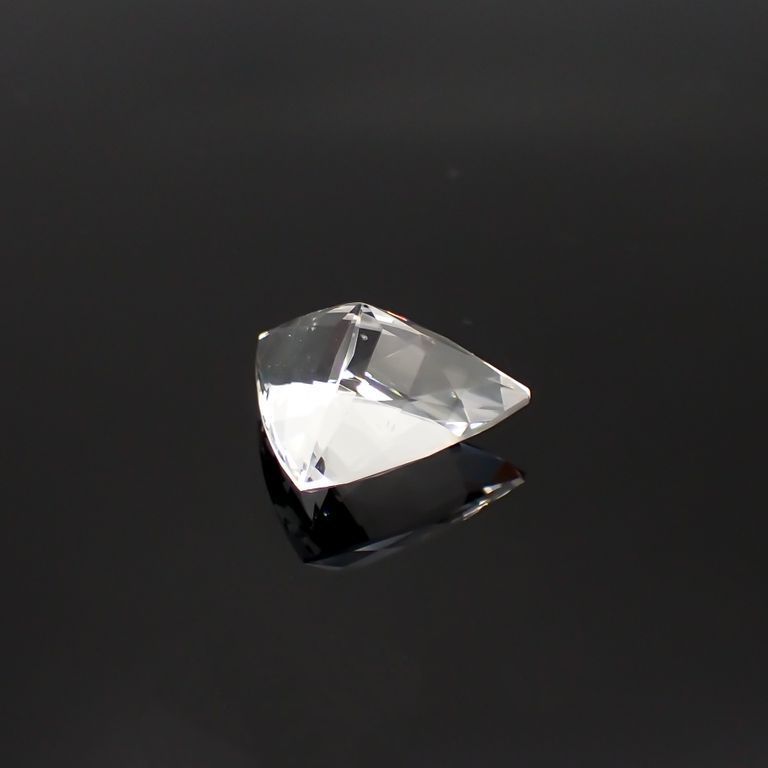 ポルサイト(宝石名ホワイト・ポルサイト)アメリカ合衆国産 9.206ct ソ付(彩珠)[221018954]14.3x16.8mm前後