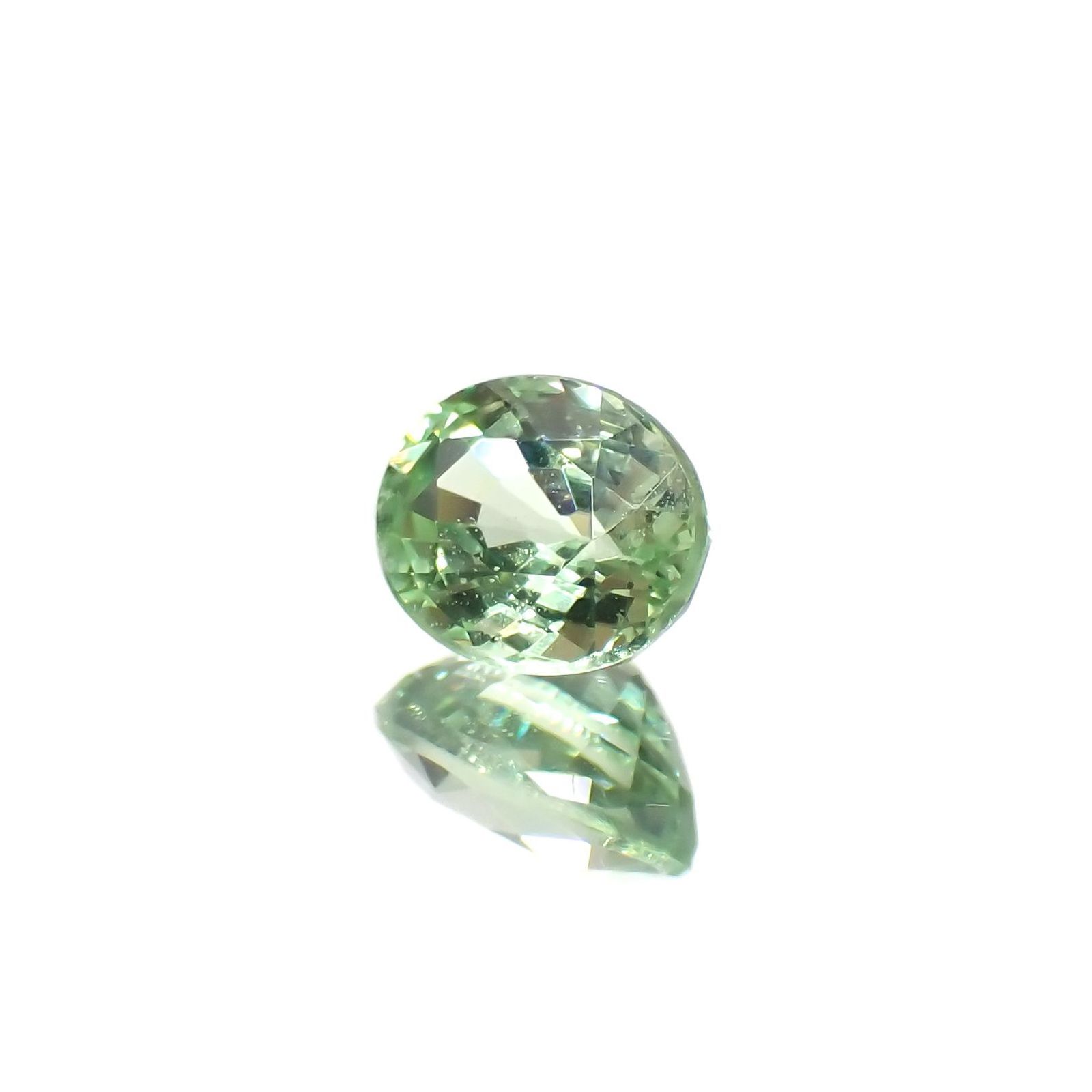 ミントガーネット(宝石名グリーン・グロッシュラー・ガーネット)タンザニア産 識別済 0.38ct / 4.6x3.7mm前後 [251023499]