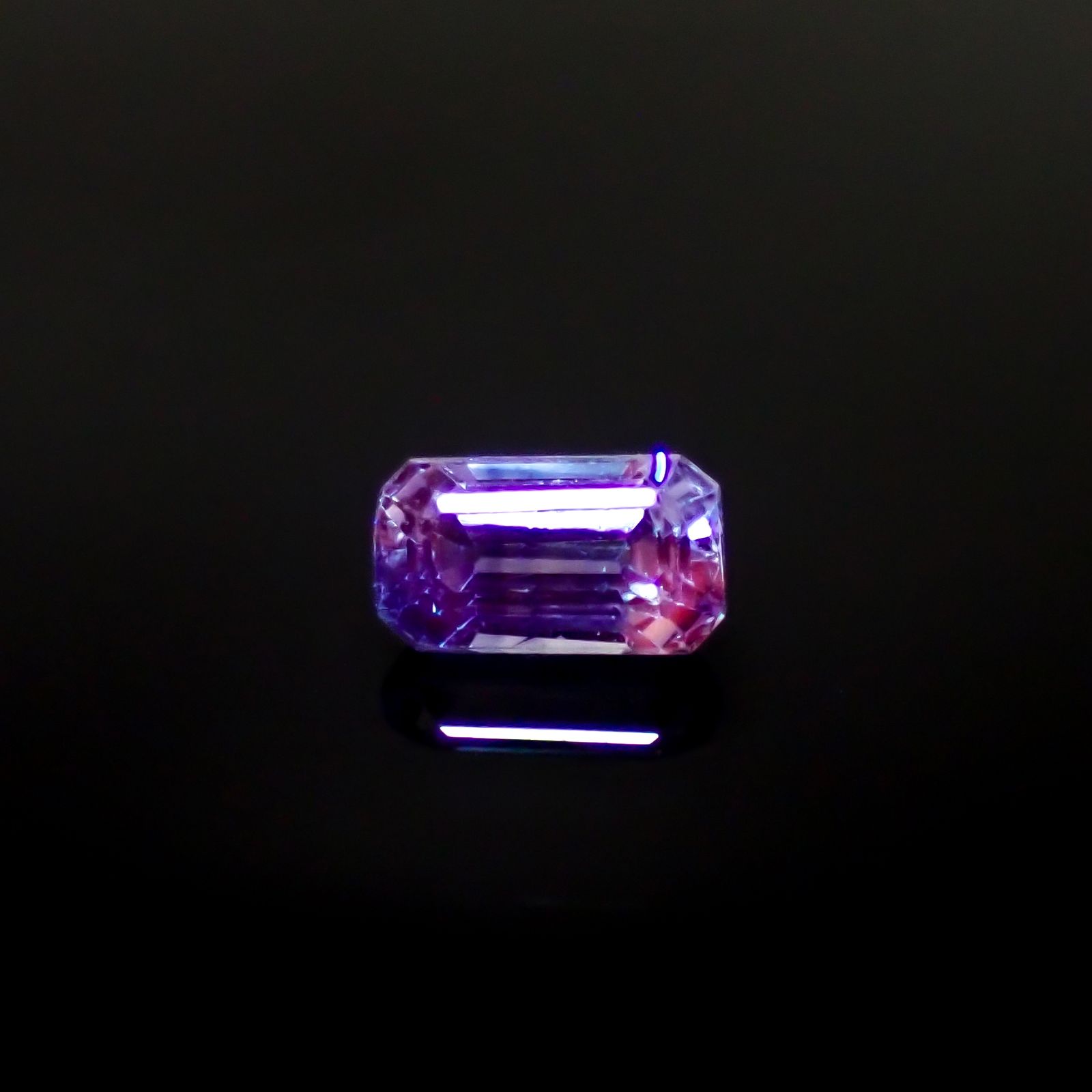 アイスブルーサファイア スリランカ産 0.67ct [241229583]6x3.4mm前後