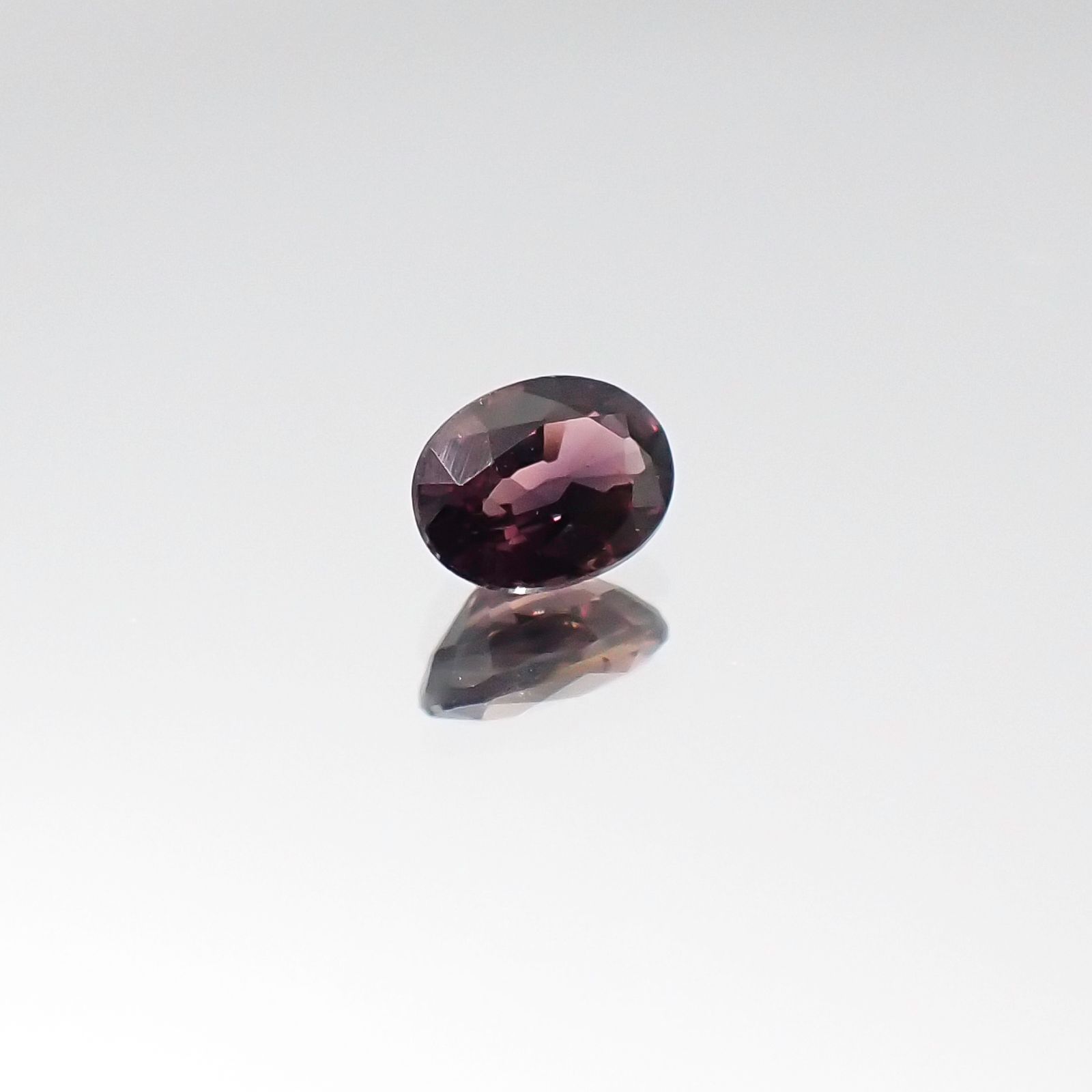 カラーチェンジサファイア 非加熱(宝石名サファイア)タンザニア産 0.37ct 識別済[231023984]4.8x3.5mm前後