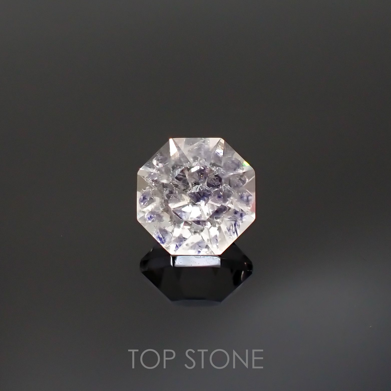 ◇オクタゴンカット◇フローライトインクォーツ マダガスカル産 2.67ct[220515711]8.4x8.3mm前後