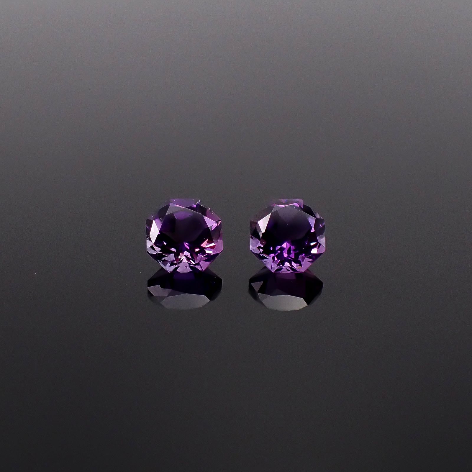 ◇オクタゴンカット・ペアセット◇アメジスト(宝石名アメシスト)ブラジル産 識別済 0.55ct(2pcs合計) / 4.1x4.1mm前後 [260131646]