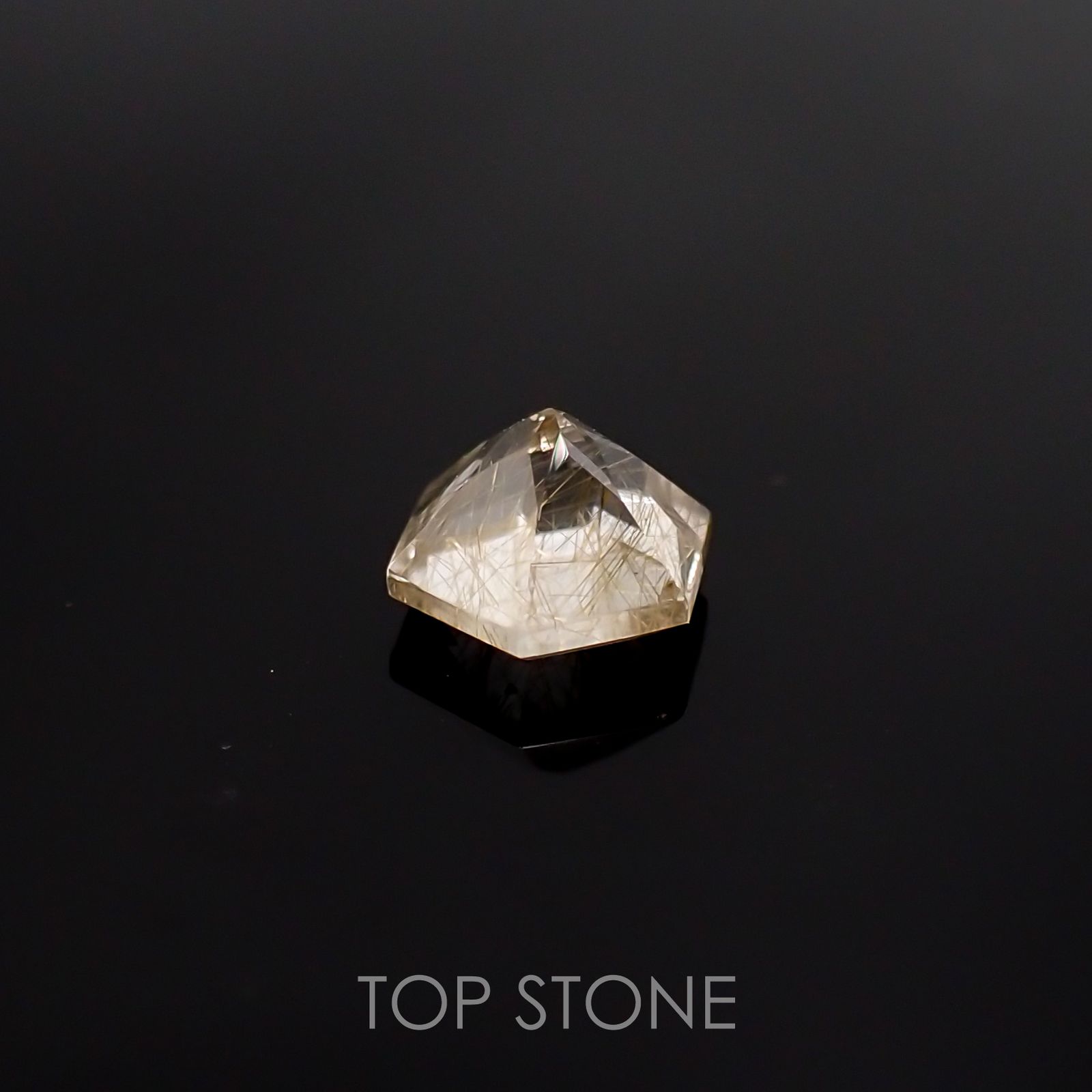 ◇ヘキサゴンカット◇ルチルクォーツSA(宝石名ルチルレイテッド・クォーツ) ブラジル産 0.93ct 識別済[210511014]6×6mm前後