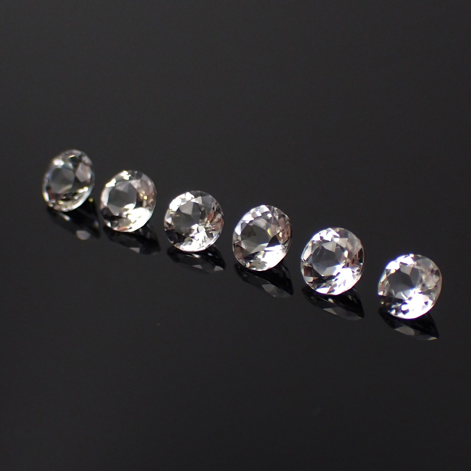 <ランダムセレクト1個販売> ダンビュライト(宝石名ダンブライト)メキシコ産 約0.20-0.30ct 識別済[230722583]4x4mm前後