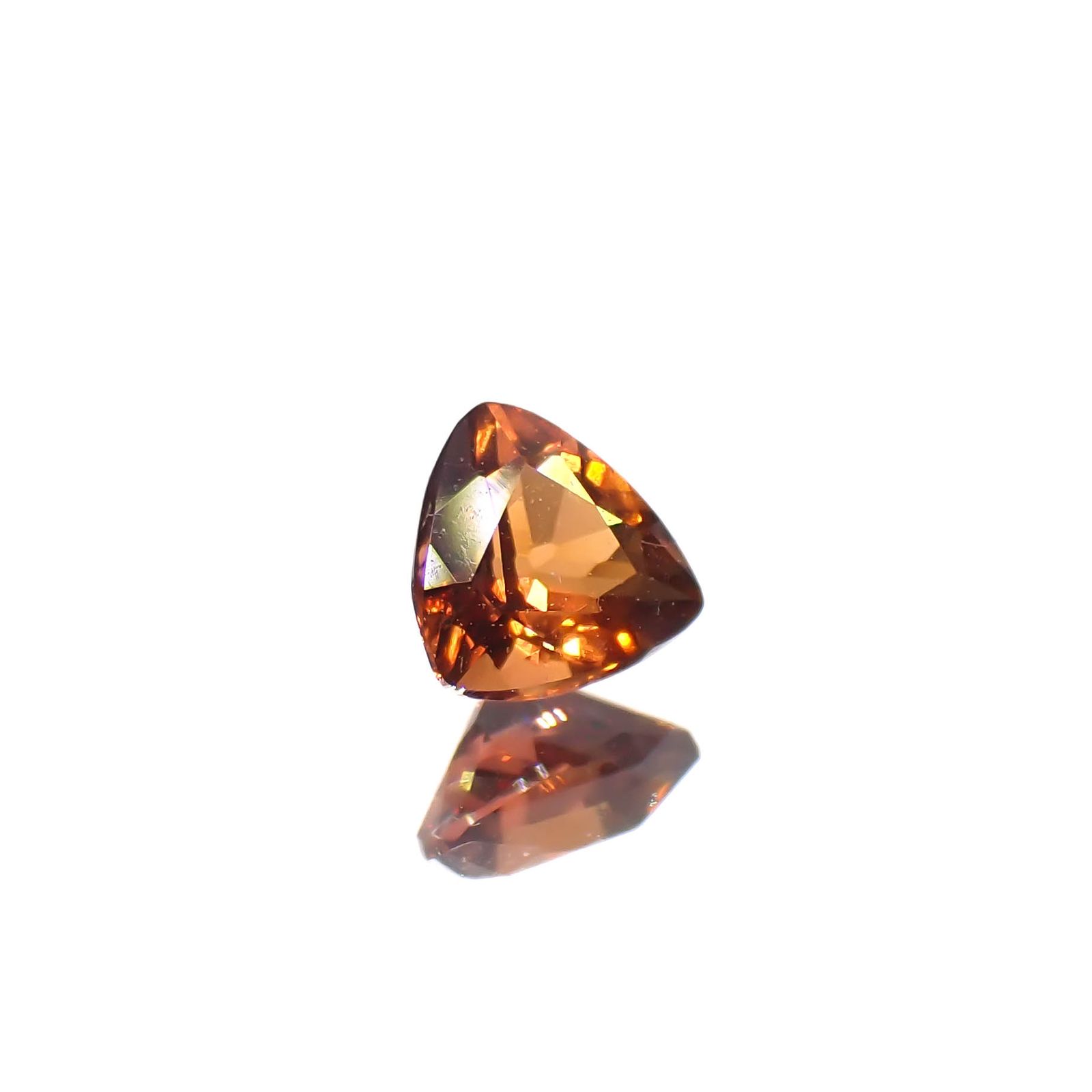 ゴールデンアイオライト マダガスカル産 0.17ct[240527666]3.8x3.7mm前後