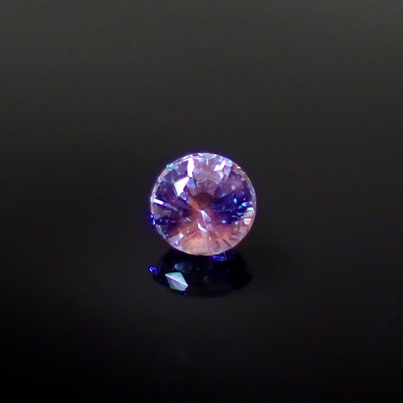 アイスブルーサファイア スリランカ産 0.32ct [250129733]3.8x3.8mm前後