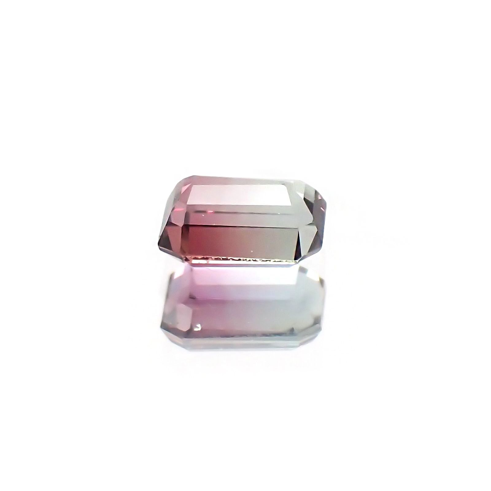 バイカラーサファイア(宝石名バイカラー・サファイア) タンザニア産 識別済 0.24ct / 3.8x3.2mm前後 [21069756]