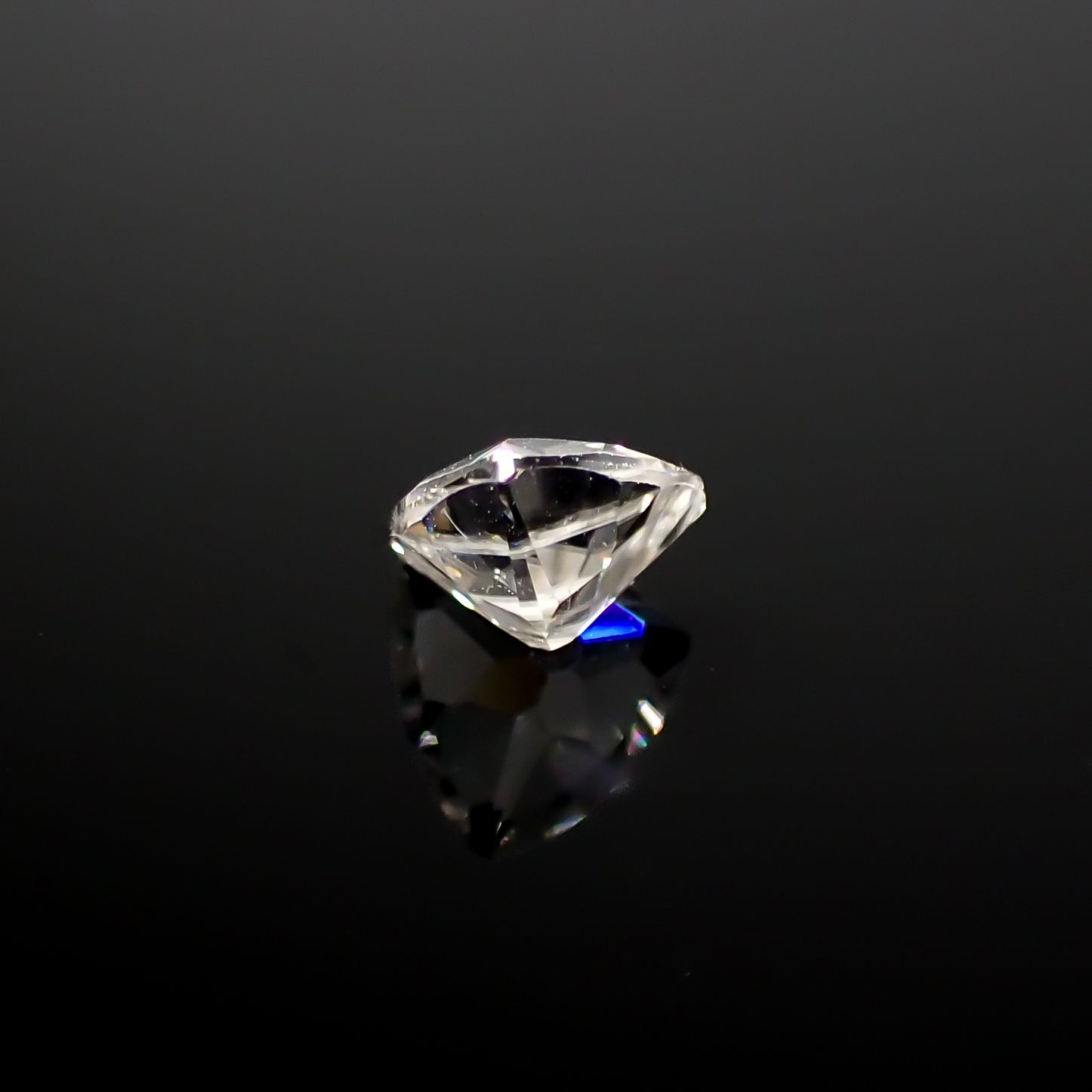 カラーレスジルコン(宝石名ジルコン)スリランカ/カンボジア産 0.95ct 識別済[240928897]5.7x5.8mm前後