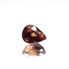 カラーシフトマラヤガーネット(宝石名ガーネット)タンザニア産 1.90ct 識別済[220115009]7.8x5.9mm前後