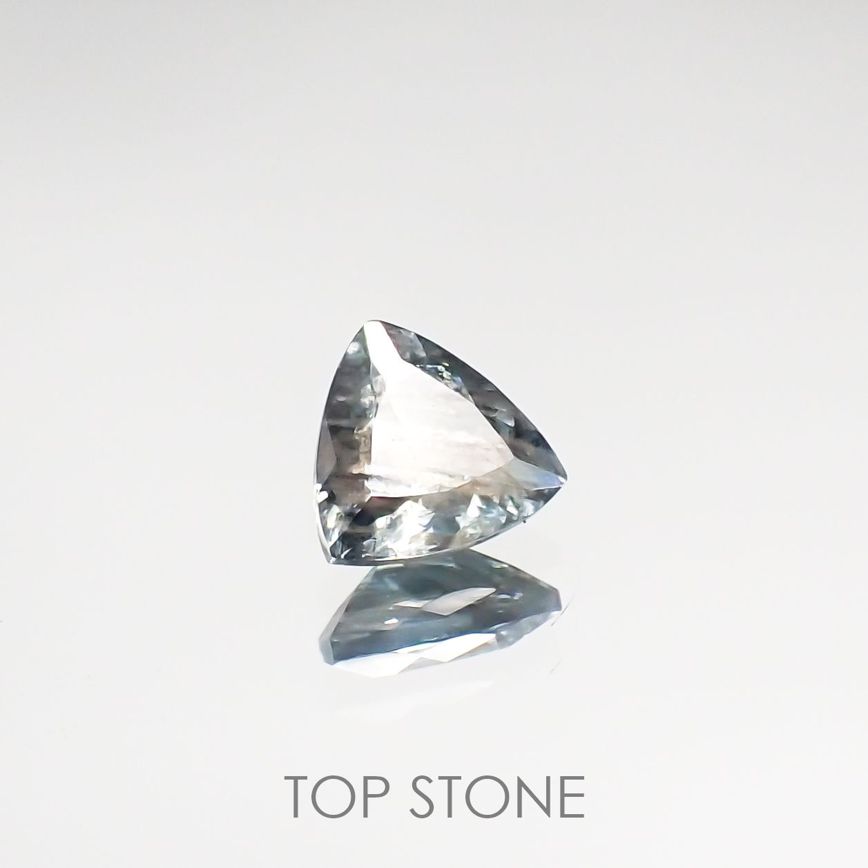 アベンチュリンアクアマリン ブラジル産 ルース 0.92ct[210611295]7×7.1mm前後