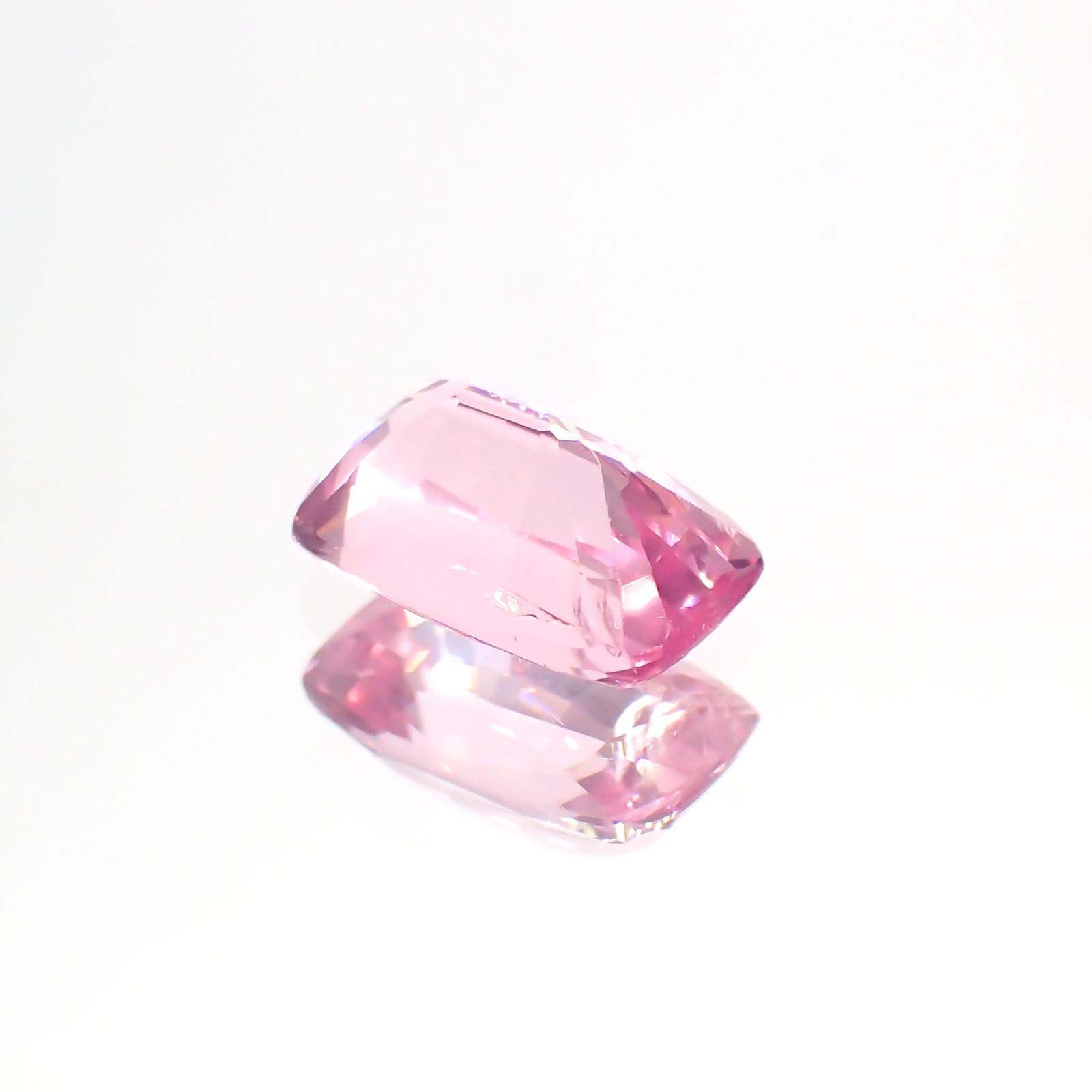 ピンクスピネル(宝石名ピンク・スピネル)タンザニア産 1.179ct ソ付(彩珠)[230722573]7.5x4.7mm前後