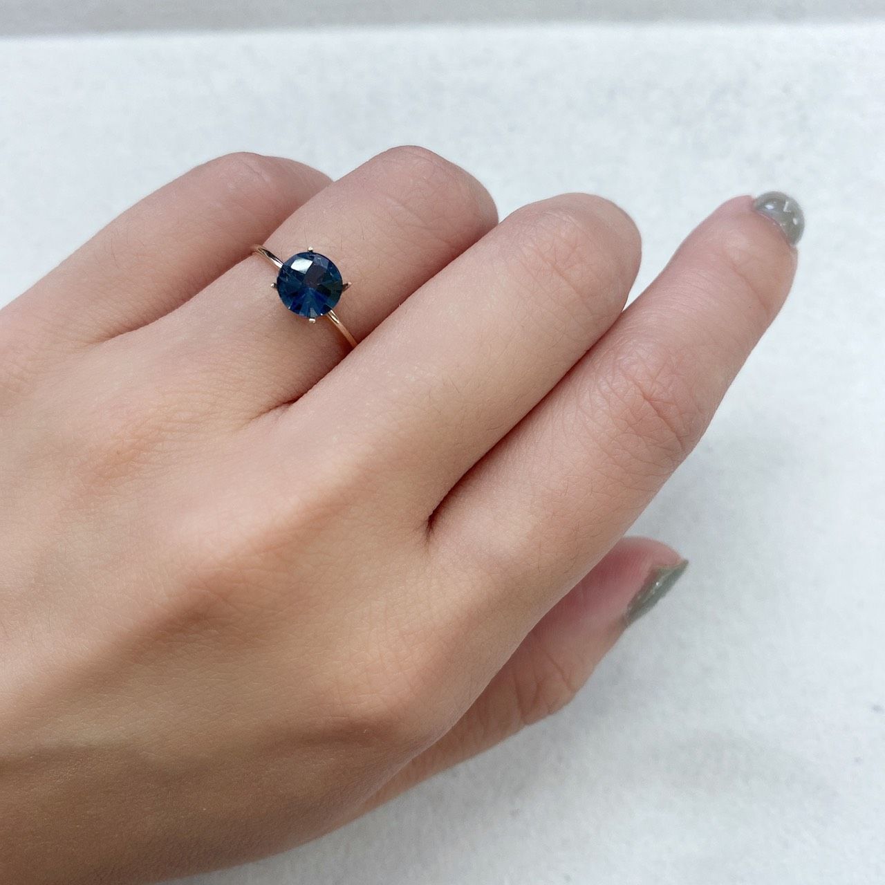 ◇チェッカーカット◇ロンドンブルートパーズ(宝石名ブルー・トパーズ) ブラジル産 1.02ct 識別済[210913040]6.5×6.5mm前後
