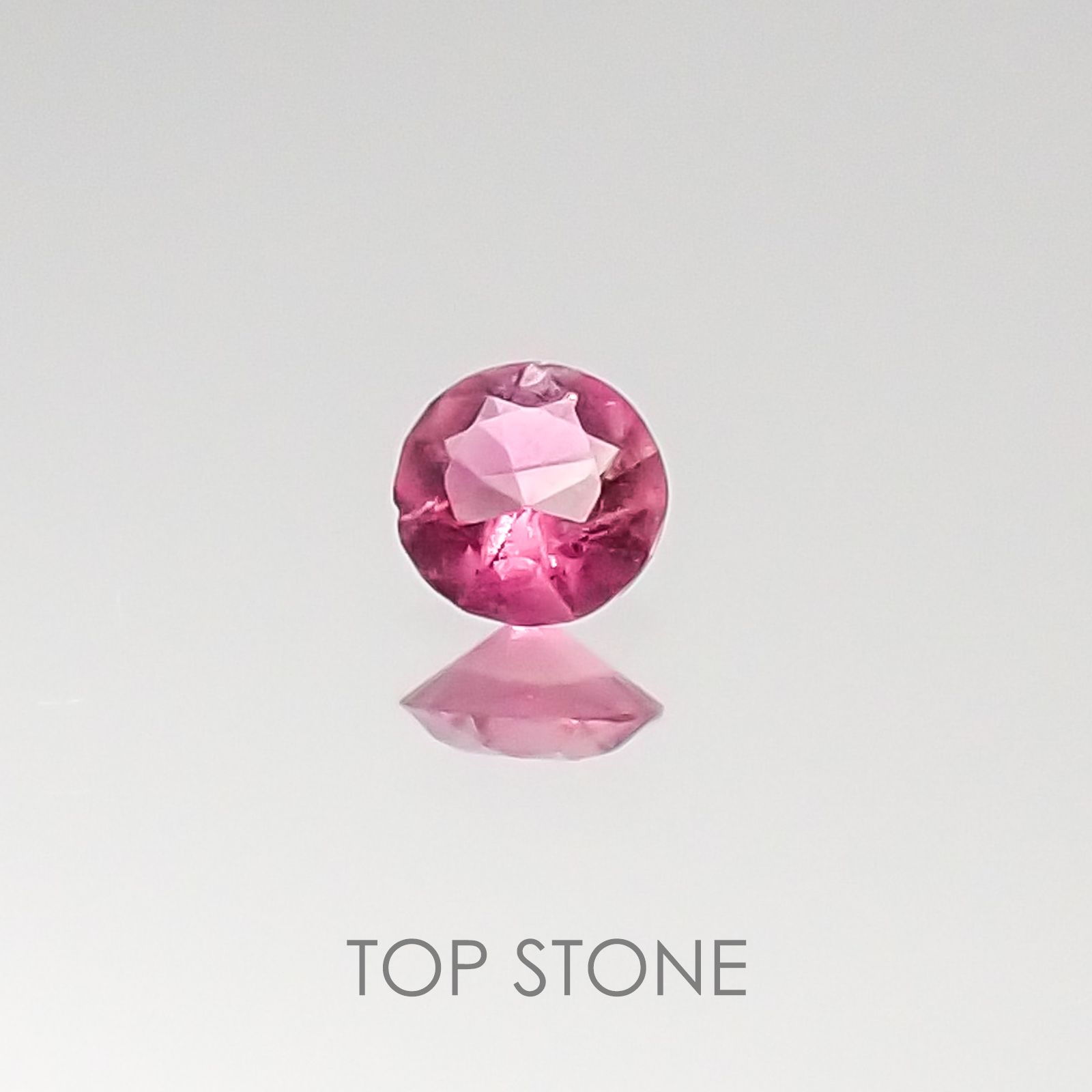 レッドベリル(宝石名レッド・ベリル) アメリカ・ユタ州産 0.043ct 識別済[20085224]2.5×2.5mm前後