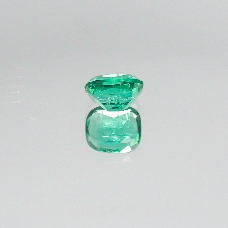 パライバトルマリン(宝石名トルマリン/別名パライバ・トルマリン) ブラジル産 0.409ct ソ付(宝貴協)[20052683]4.8×4.0mm前後