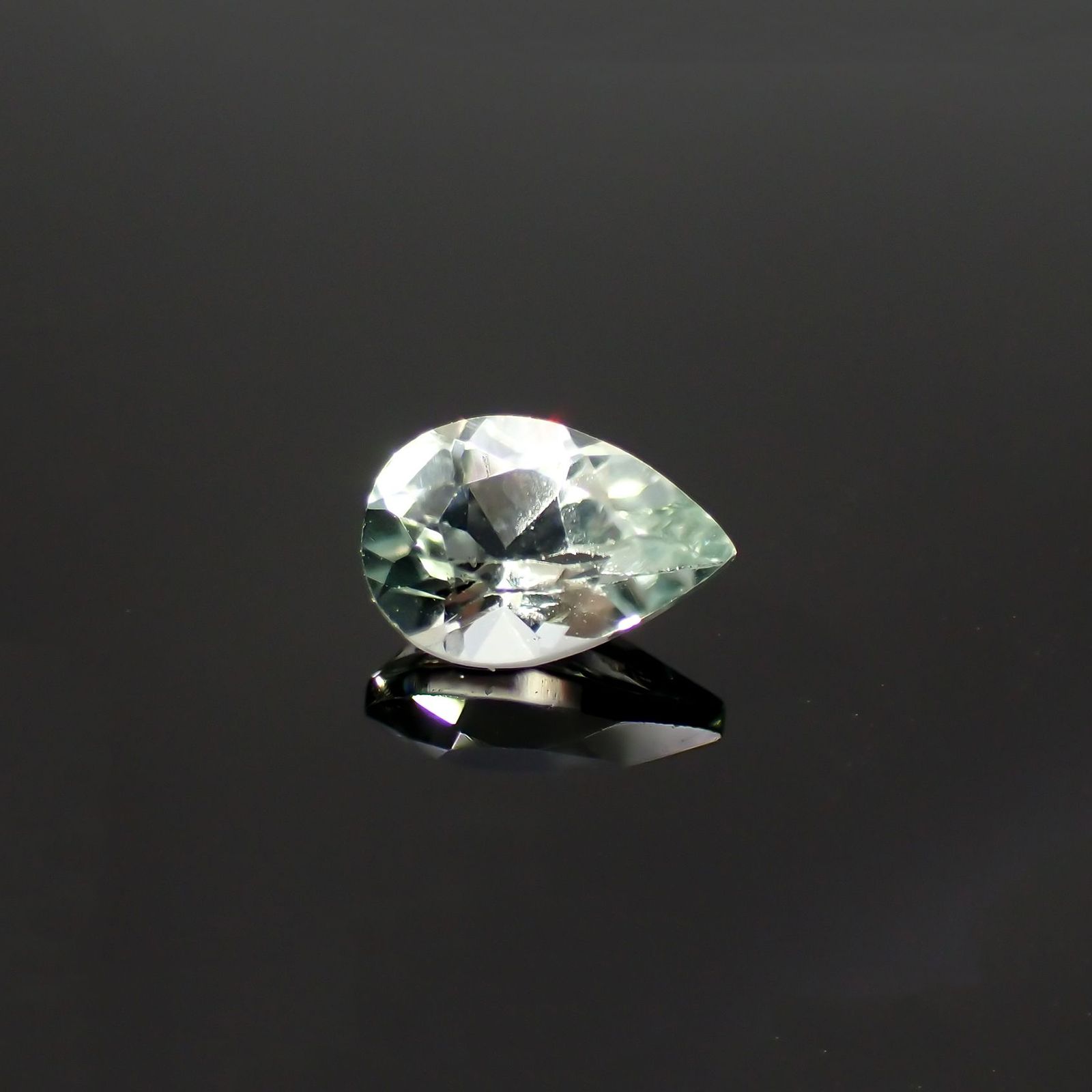 モンテブラサイト(宝石名モンテブラサイト)マダガスカル産 識別済 0.43ct / 6.1x4.1mm前後 [220115211]