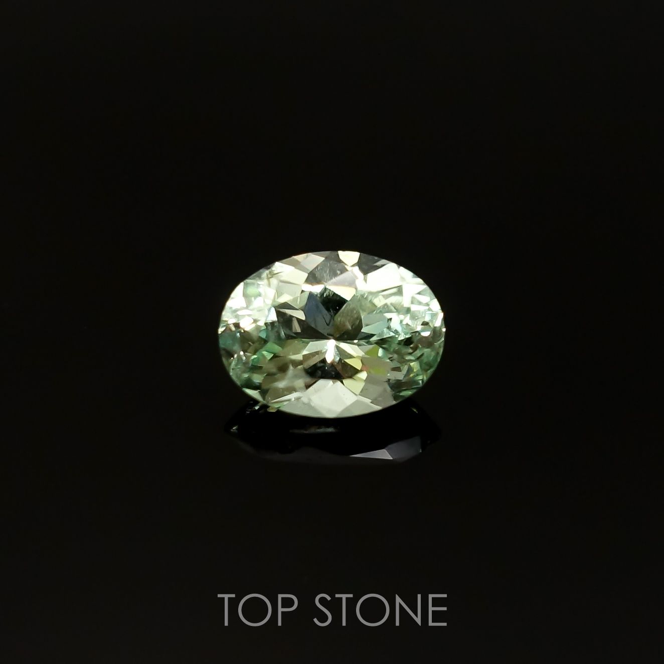 バナジウムコーネルピン(宝石名コーネルピン)タンザニア・タンガ州産 0.95ct 識別済[220115627]7.2x5.3mm前後