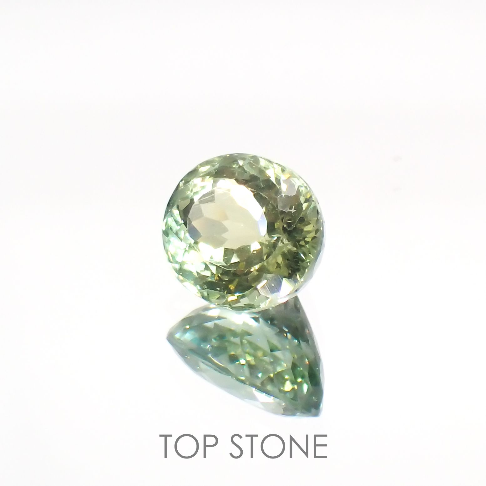 グリーンアパタイト(宝石名アパタイト) マダガスカル産 1.76ct 識別済[20106883]7.6×6.4mm前後