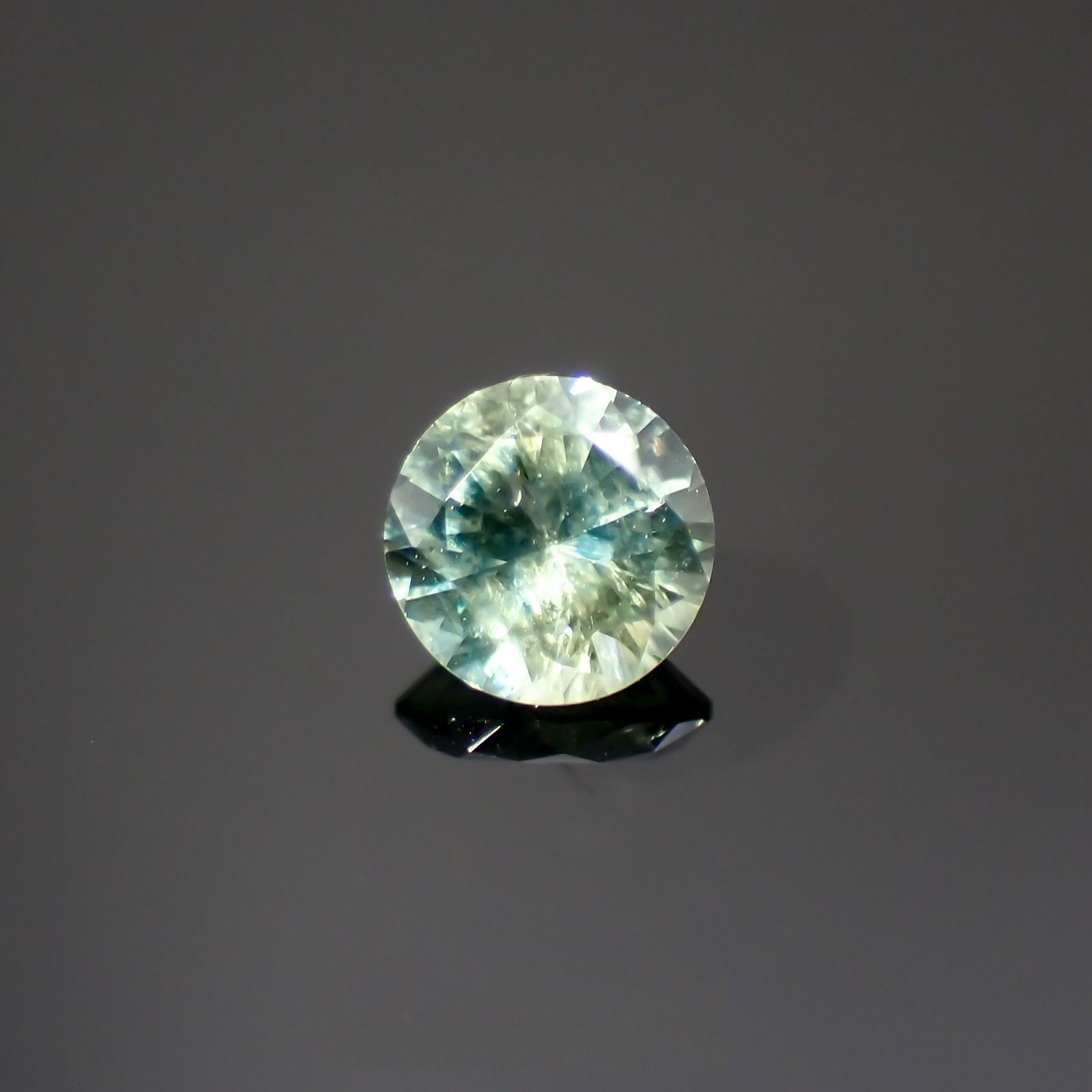 モンタナサファイア(宝石名サファイア)アメリカ・モンタナ州産 0.29ct 識別済[220114633]3.9x3.9mm前後