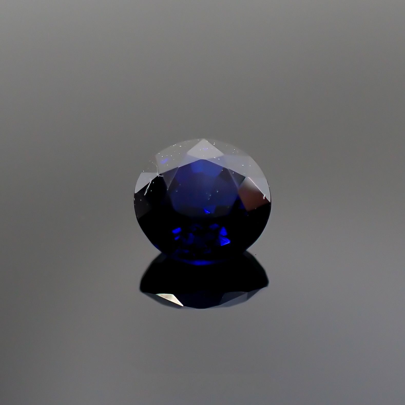 ロイヤルブルーサファイア(宝石名サファイア非加熱) マダガスカル産 0.59ct GIA鑑付[210310220]4.8×4.9mm前後