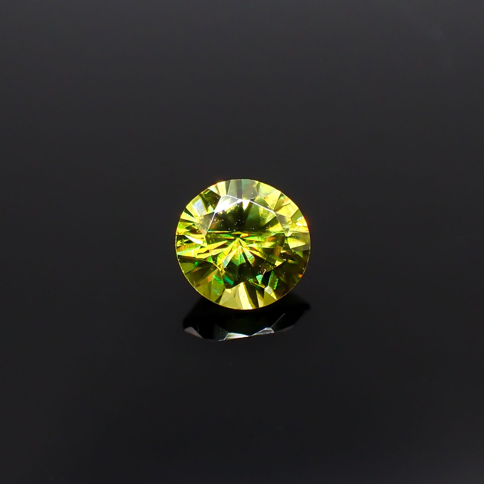 スフェーン(宝石名スフェーン)マダガスカル産 0.49ct 識別済[231224733]4.9x5mm前後
