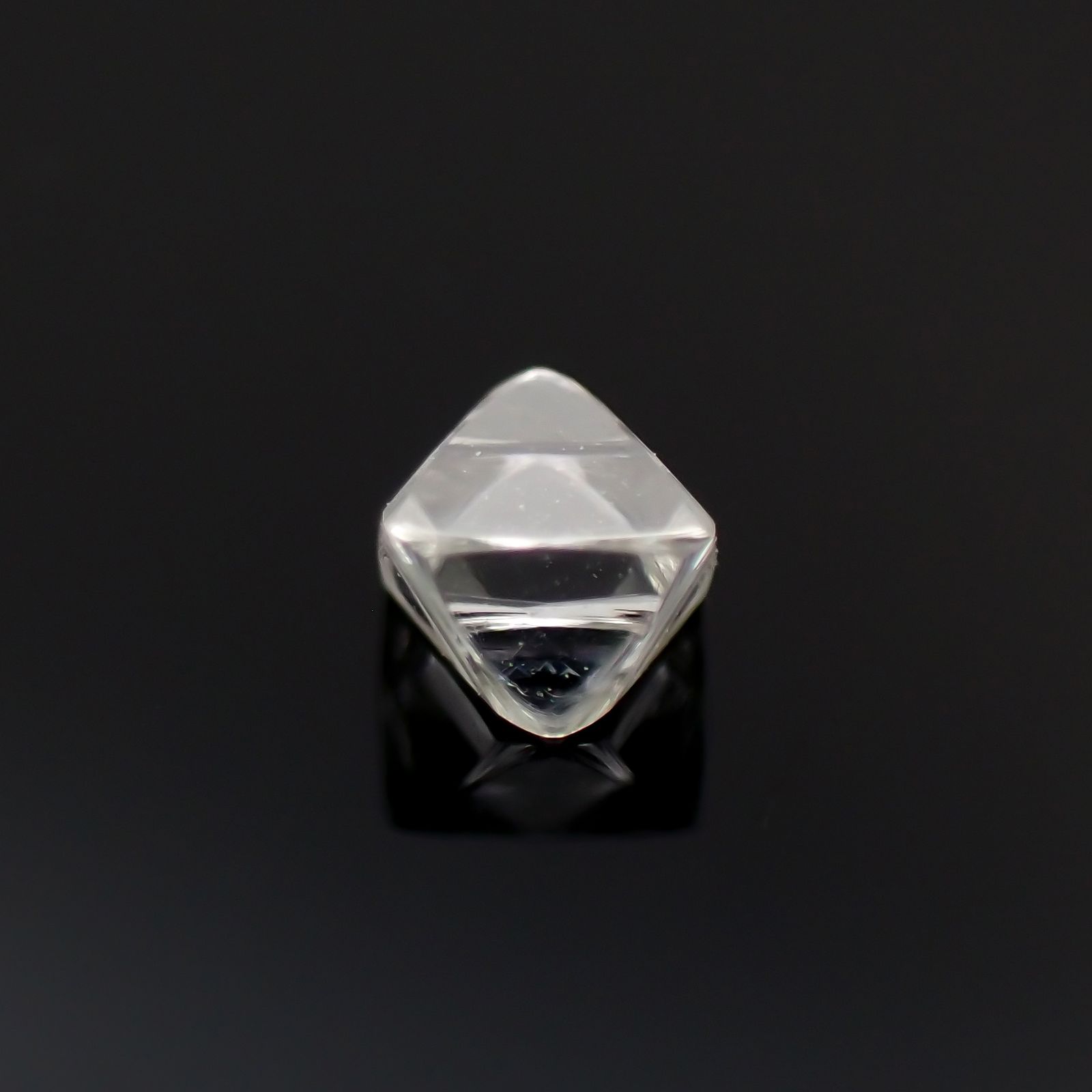 ソーヤブルダイヤモンド 原石(トライゴンあり・薄/Trigon) ロシア産 0.092ct[230923463]2.8x2.8mm前後
