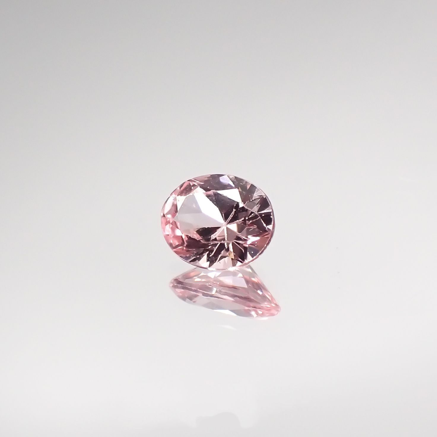 パパラチャサファイア(宝石名サファイア/別名パパラチャ・サファイア) スリランカ産 0.429ct ソ付(日独)[210711679]5×4mm前後