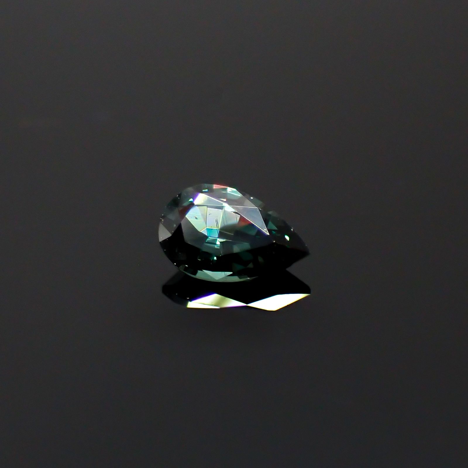 ベキリーブルーガーネット（カラーチェンジガーネット アレキタイプ） マダガスカル・ベキリー産 0.24ct[240628279]4.9x3mm前後