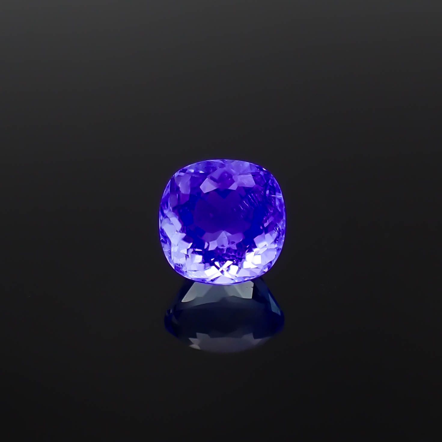 フローライト フルオレッセンス ジンバブエ産 1.93ct [250630512]7x6.9mm前後