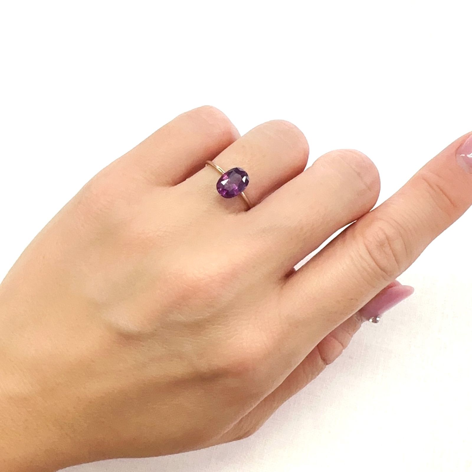 パープルサファイア(宝石名パープル・サファイア)パキスタン・カシミール地方産 1.710ct ソ付(彩珠)[231124084]8.4x6.2mm前後