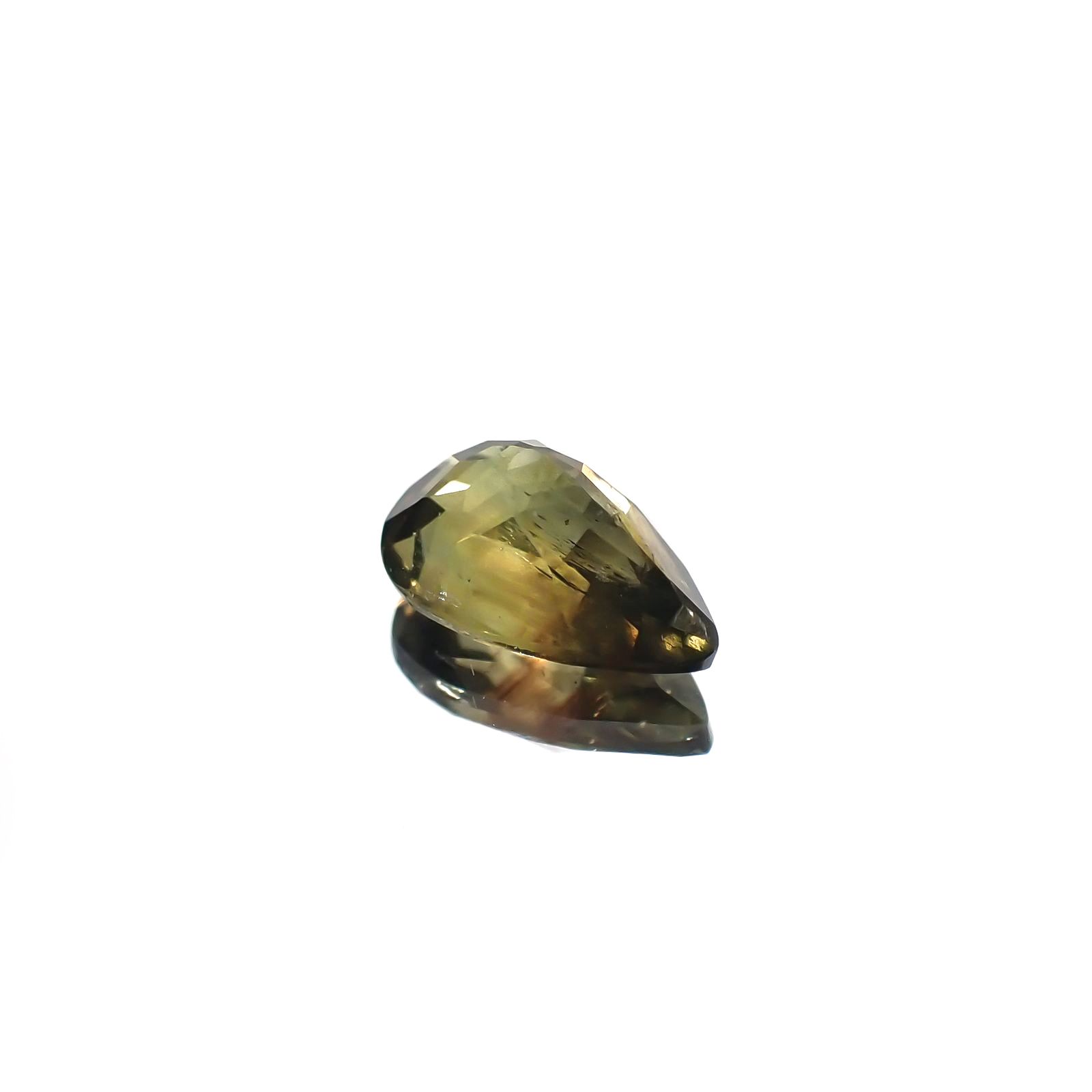 ゴールドシーンサファイア 非加熱(宝石名シーン・サファイア) ケニア産 1.007ct ソ付(彩珠)[250712072]7.5×4.8mm前後