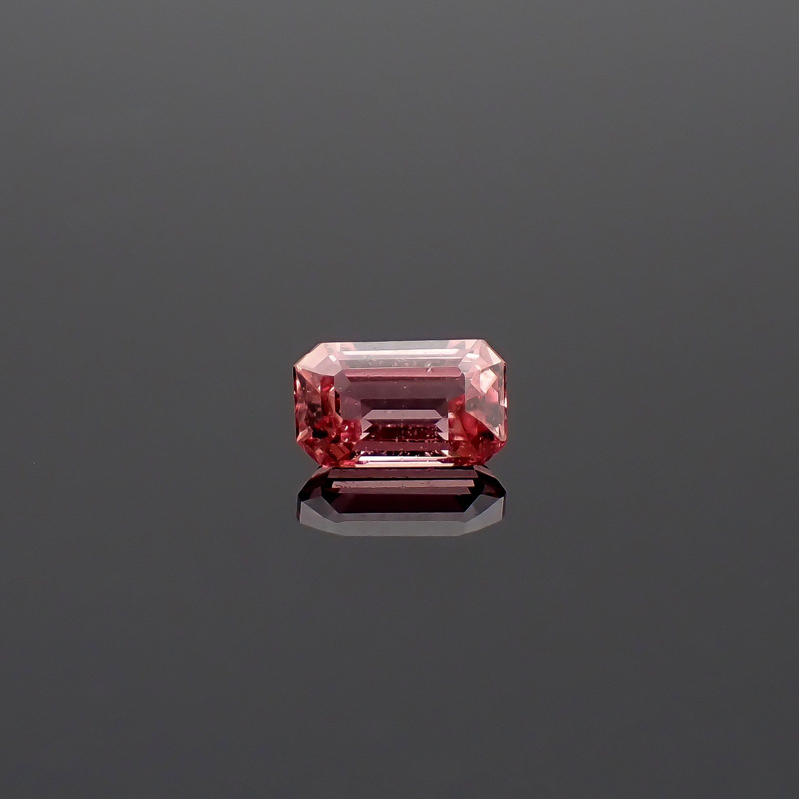パパラチャサファイア(宝石名サファイア/別名パパラチャ・サファイア)スリランカ産 DGL鑑付 0.348ct / 4.89x3.02mm前後 [260632263]