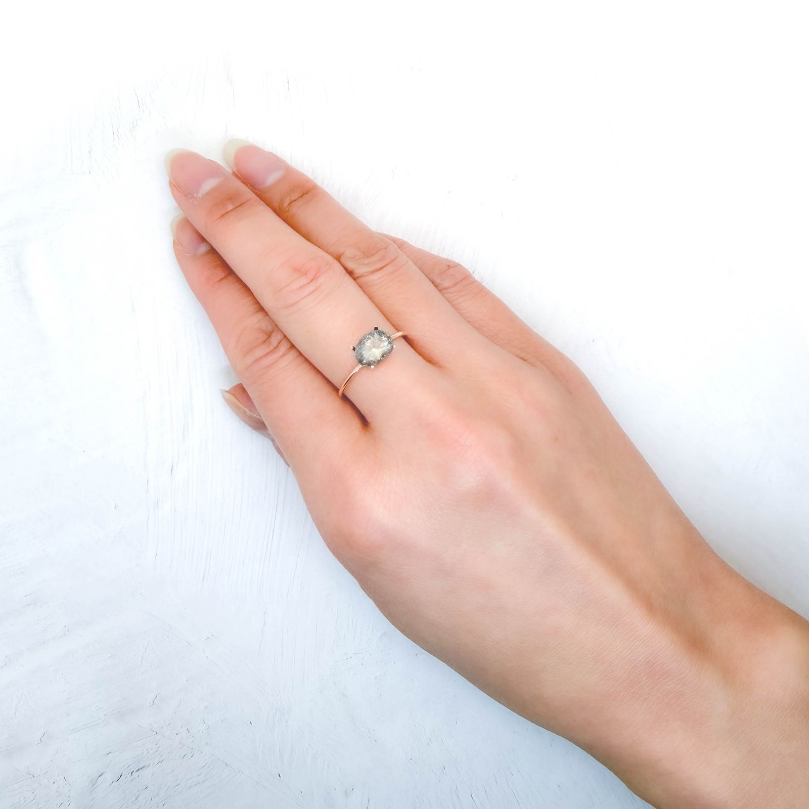 アベンチュリンアクアマリン ナイジェリア産 1.22ct / 8x5.9mm前後 [260114441]