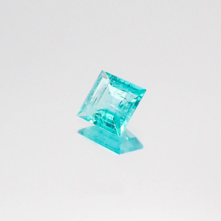 パライバトルマリン(宝石名トルマリン/別名パライバ・トルマリン)ブラジル産 0.252ct ソ付(宝貴協)[220817269]3.95x3.93mm前後