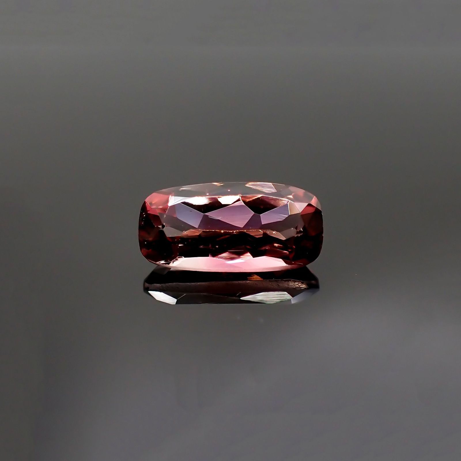 バイカラートルマリン(宝石名バイカラー・トルマリン) コンゴ民主共和国産 1.588ct ソ付(彩珠)[211013607]10.3×5.1mm前後
