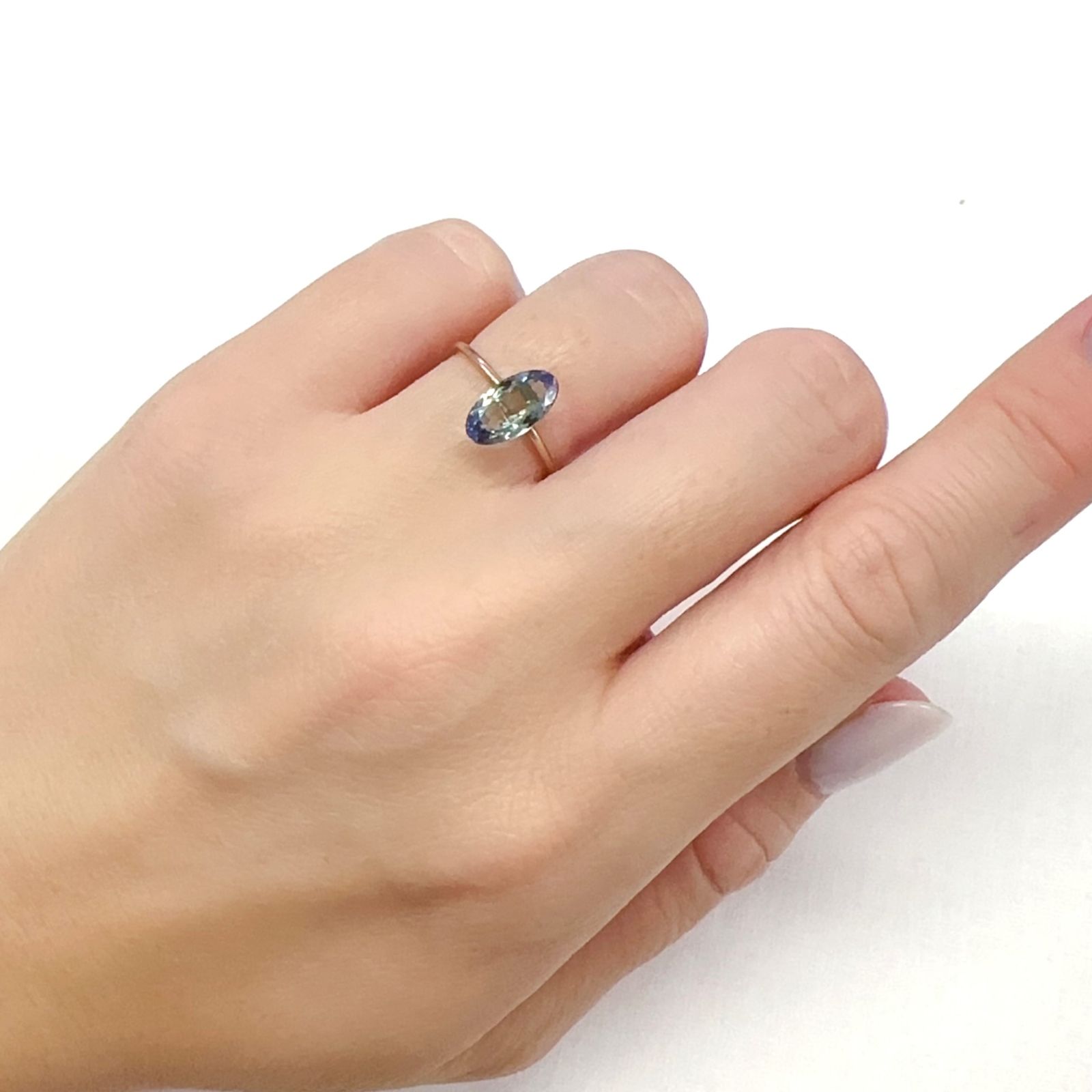 バイカラータンザナイト(宝石名タンザナイト/ゾイサイト)タンザニア産 1.31ct 識別済[231224647]10.1x5.2mm前後